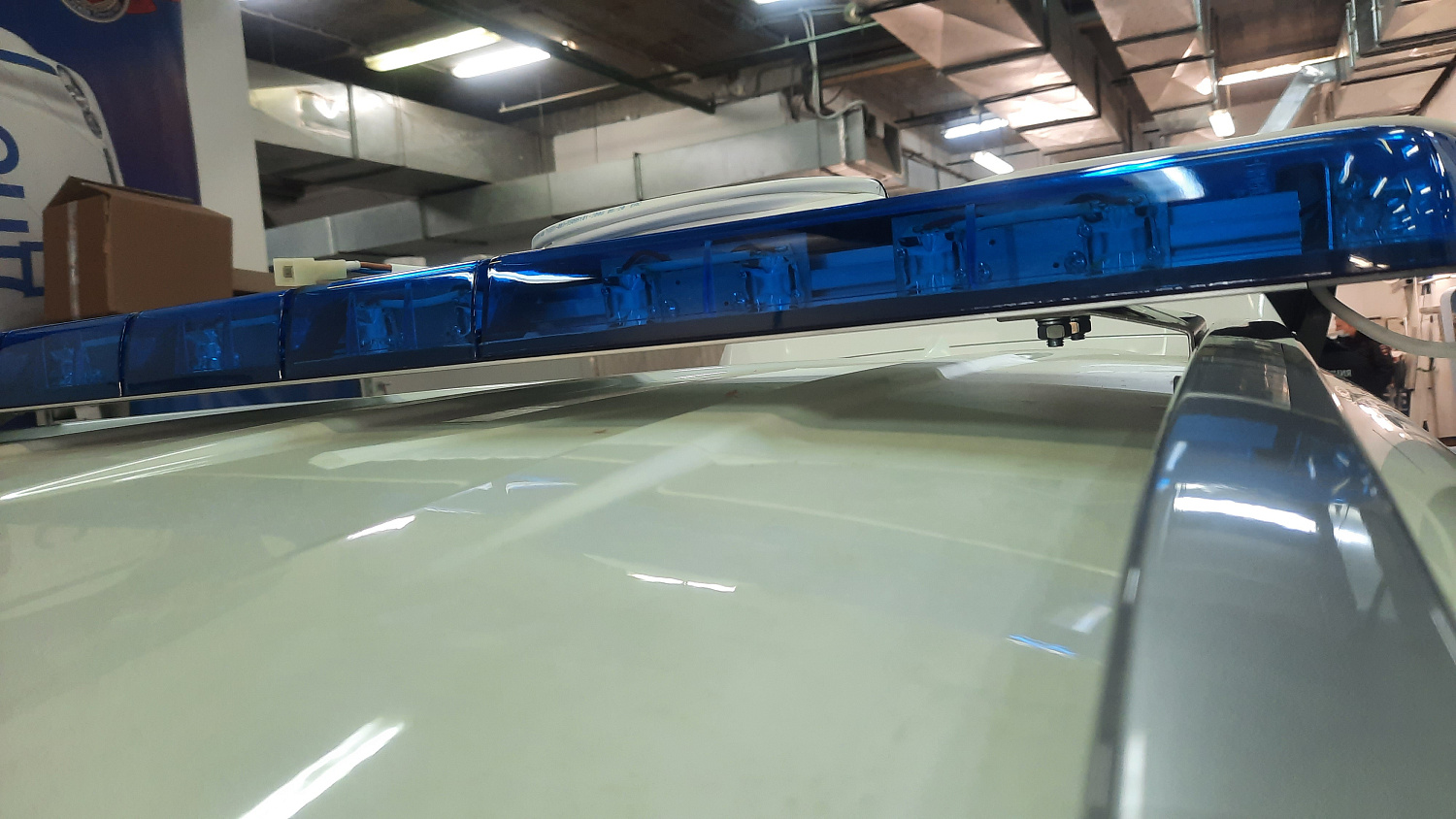 Монтаж световой панели ВСПЫШКА autoflesh.ru