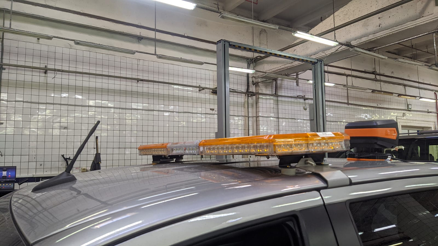 Монтаж световой панели ВСПЫШКА autoflesh.ru