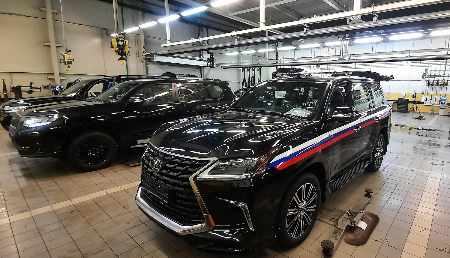 Монтаж световой панели ВСПЫШКА autoflesh.ru