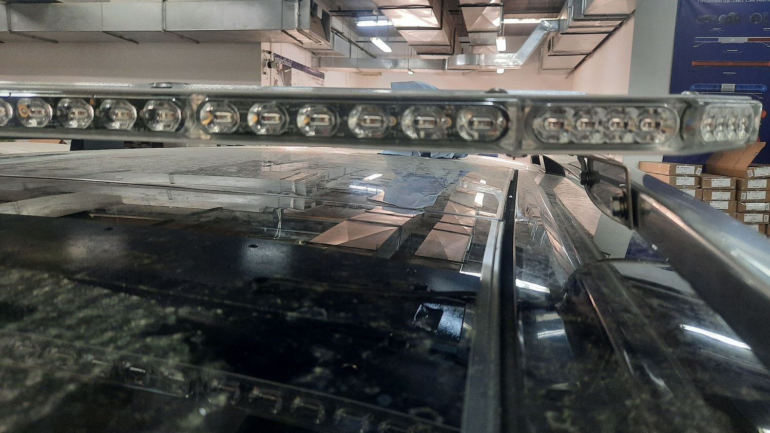 Монтаж световой панели ВСПЫШКА autoflesh.ru